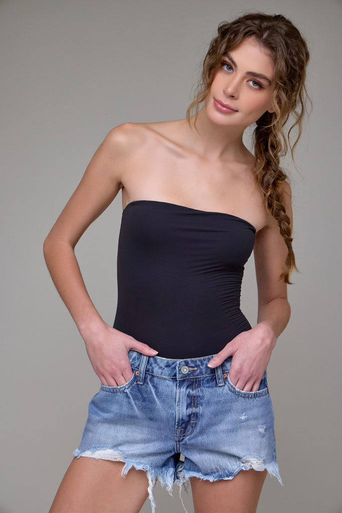 [KENZIE] Medium Wash Mid Rise Frayed Shorts