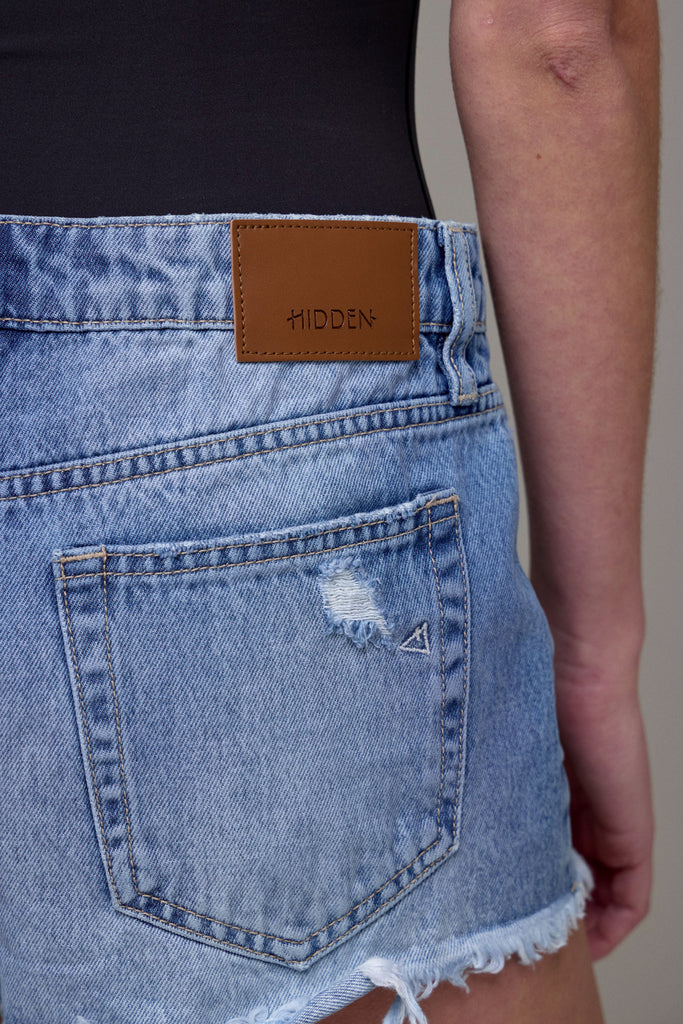 [KENZIE] Medium Wash Mid Rise Frayed Shorts