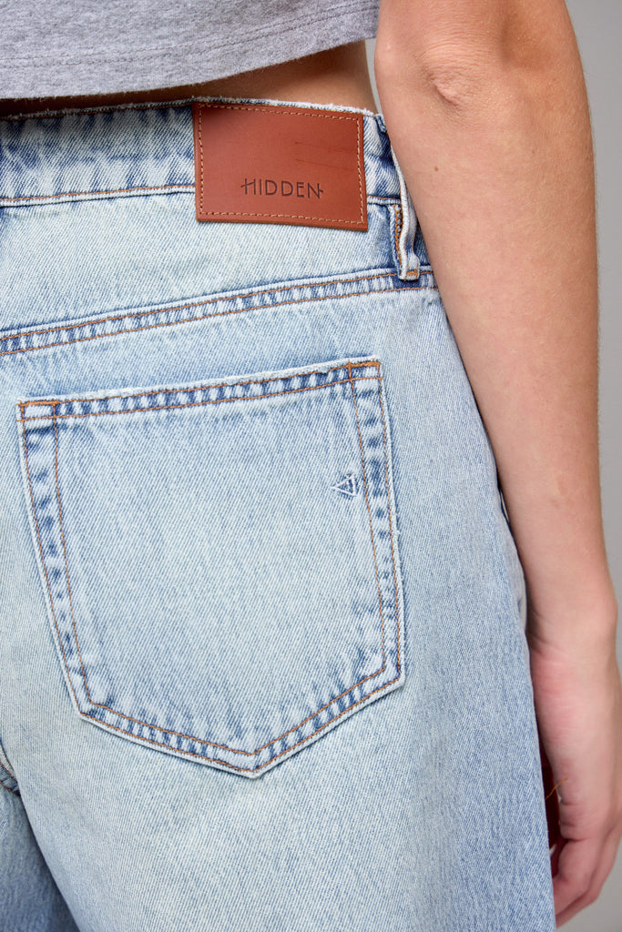 [MARLIN] Light Wash Clean Classic 8" Inseam Bermuda