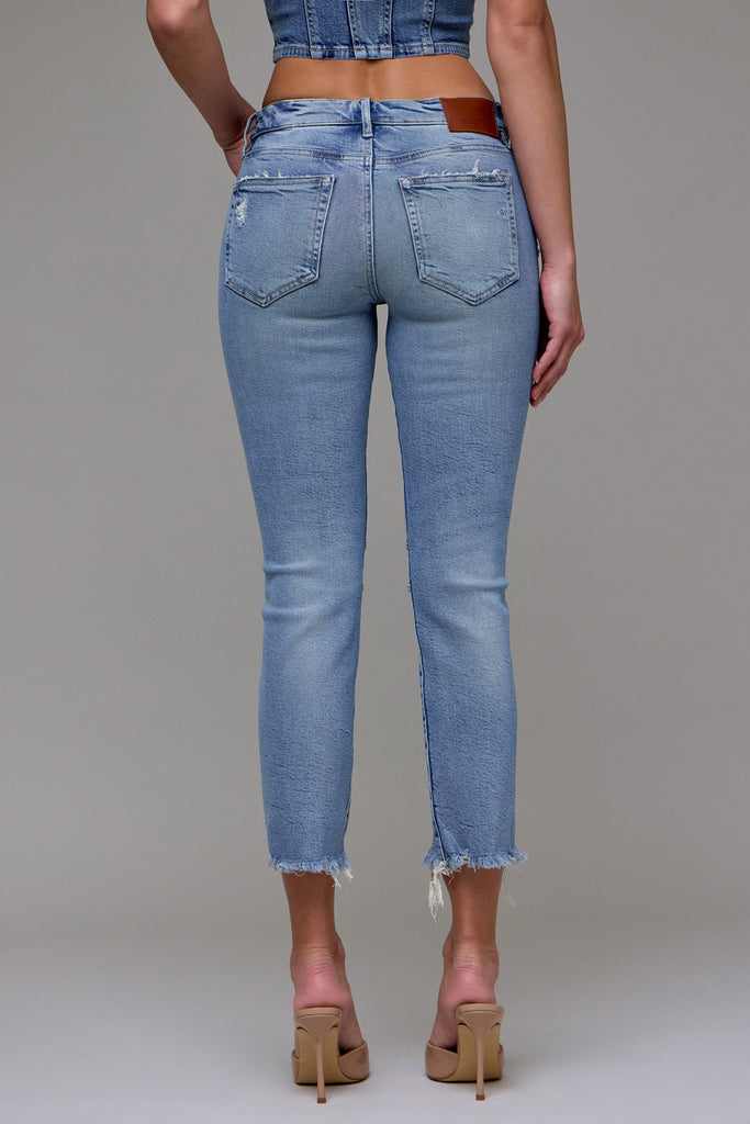 [QUINN] Medium Light Low Rise Frayed Hem Cigarette Skinny