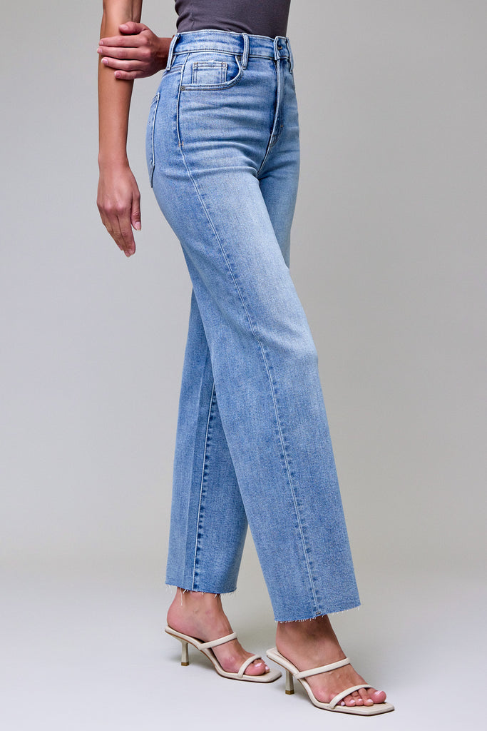 [LOGAN] Medium Light Wash Clean Stretch Dad Jean