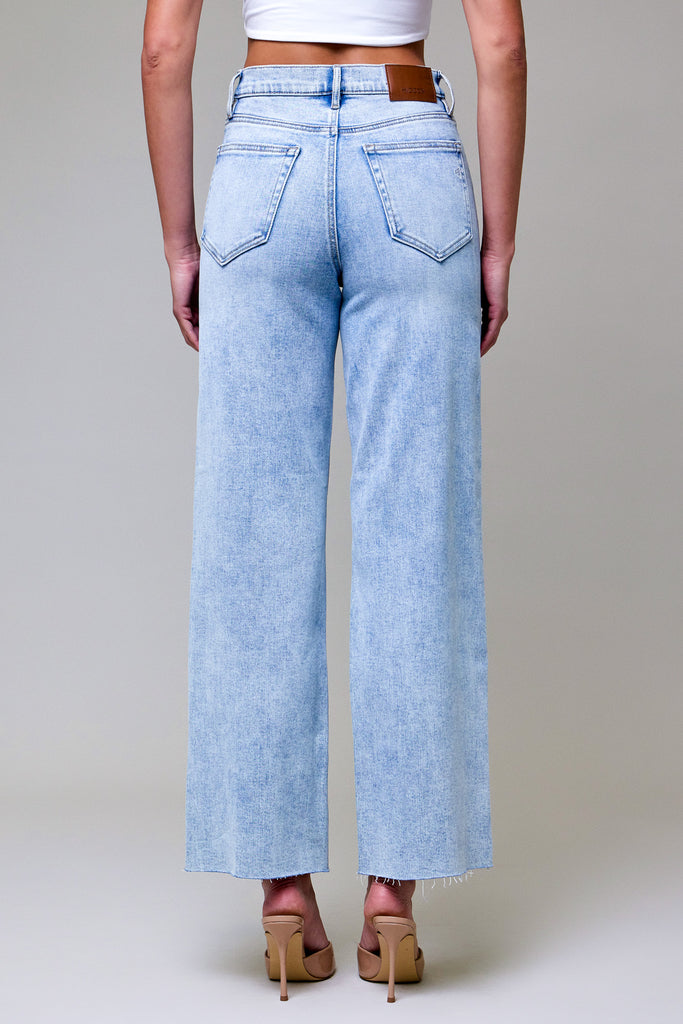 [LOGAN] Light Wash Knee Distressed Dad Jean