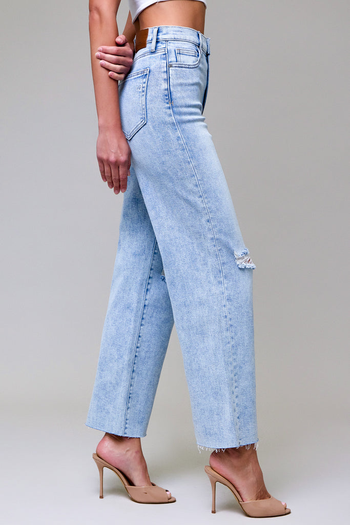 [LOGAN] Light Wash Knee Distressed Dad Jean