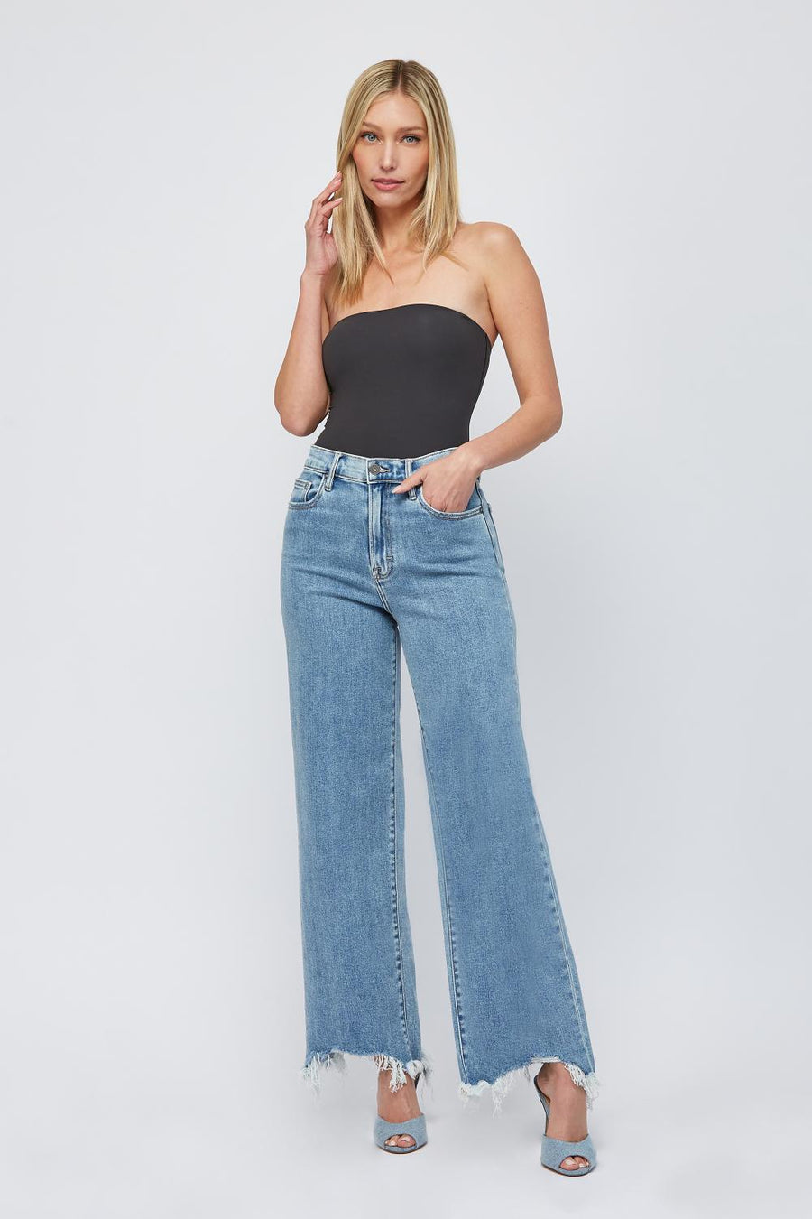 [LOGAN] MEDIUM WASH CLEAN FRAYED HEM STRETCH DAD JEAN