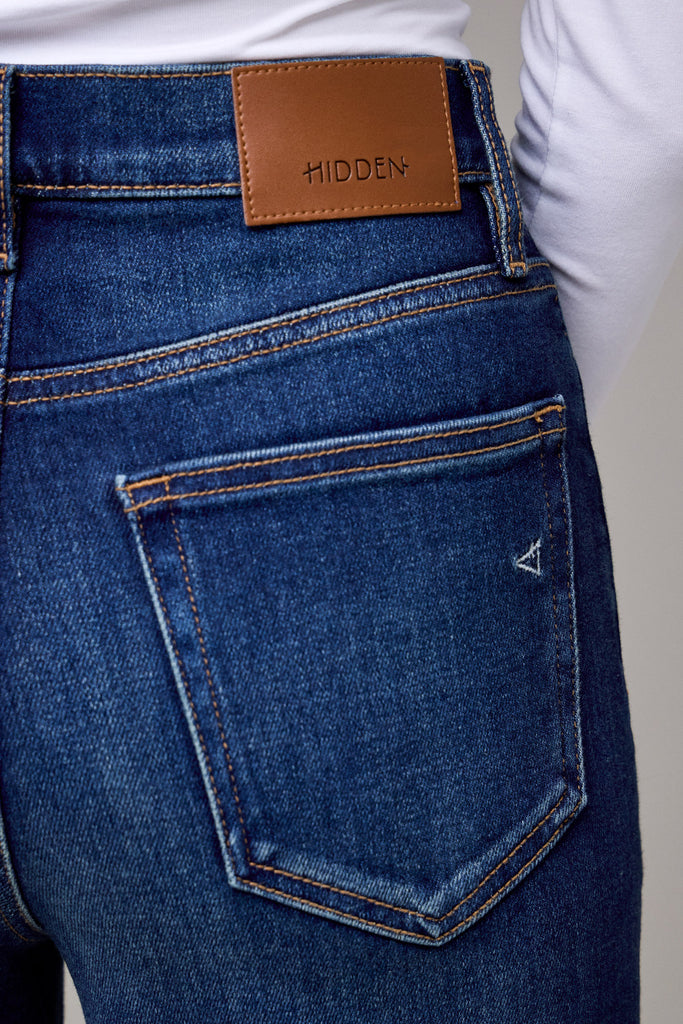 [LOGAN] Dark Wash Clean Stretch Dad Jean