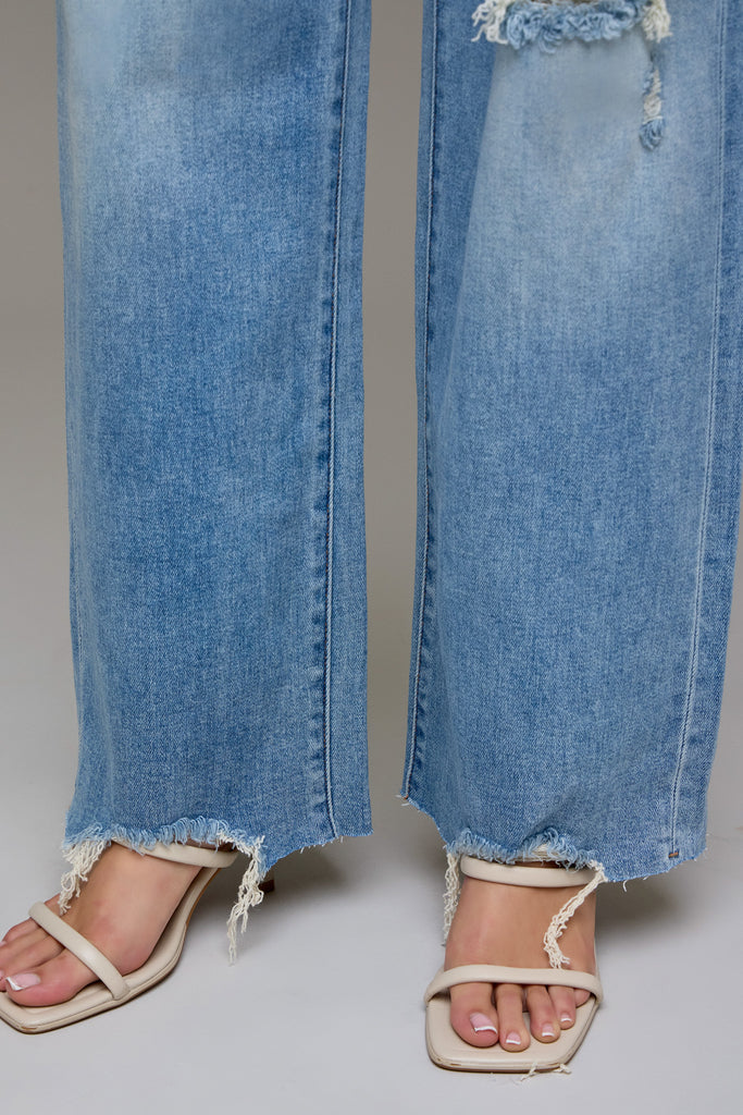 [LOGAN] Light Wash Distress Stretch Dad Jean