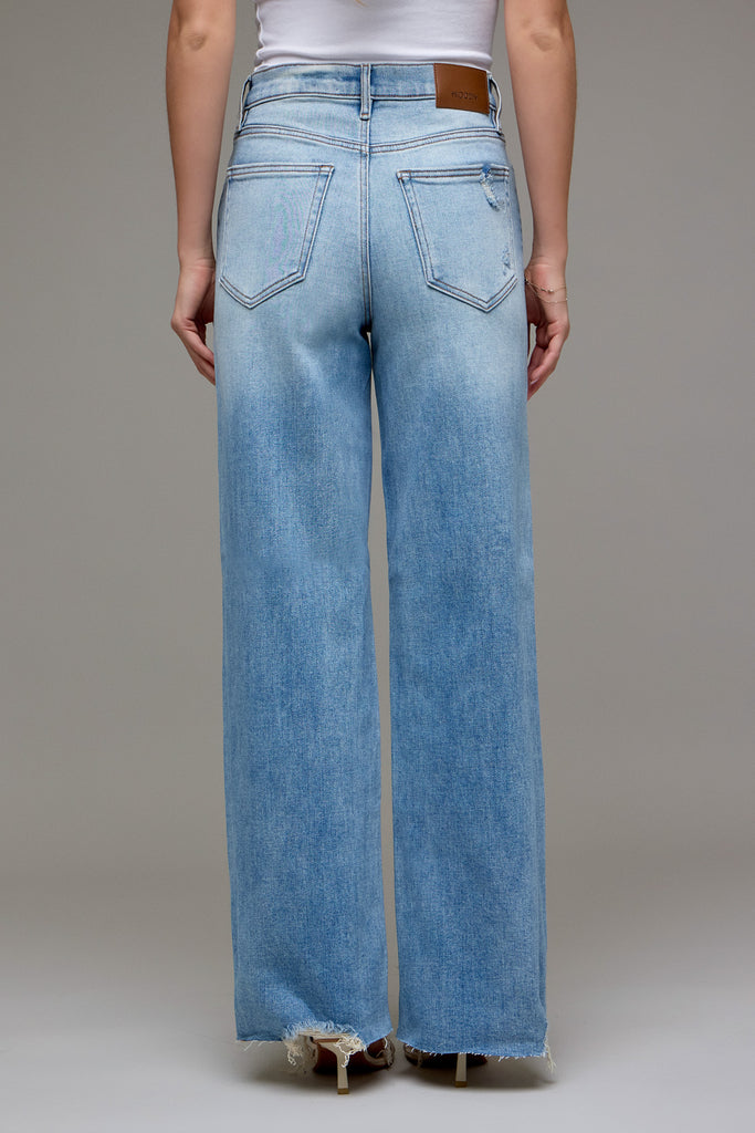 [LOGAN] Light Wash Distress Stretch Dad Jean