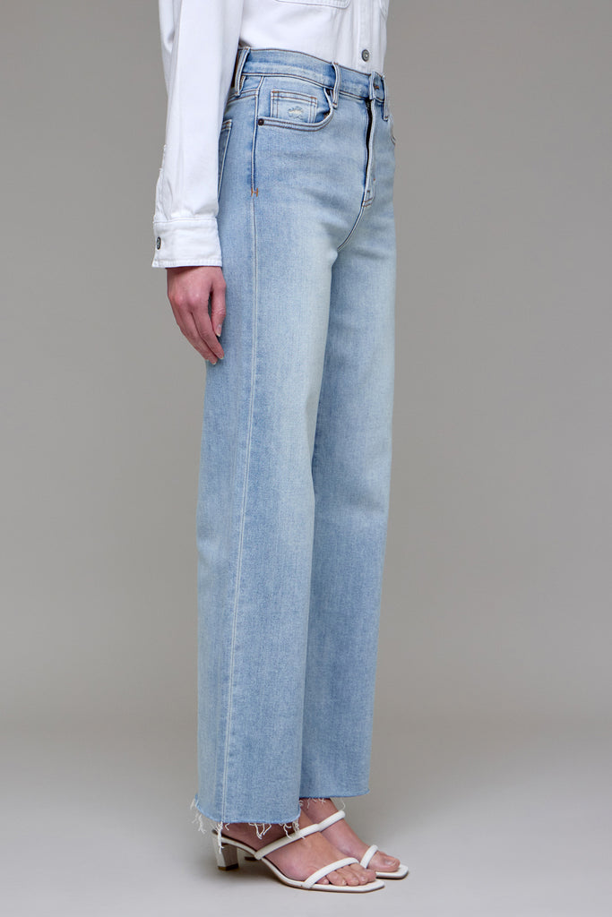 [LOGAN] Light Wash Clean Classic Stretch Dad Jean