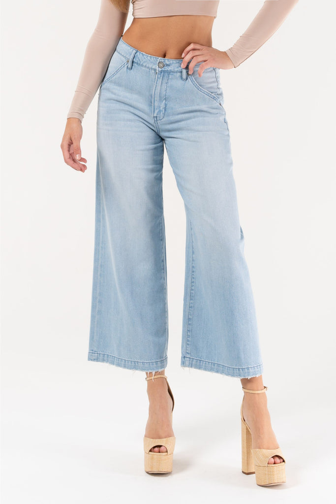 [NORI] LIGHT WASH SUPER SOFT CROPPED WIDE LEG TROUSER