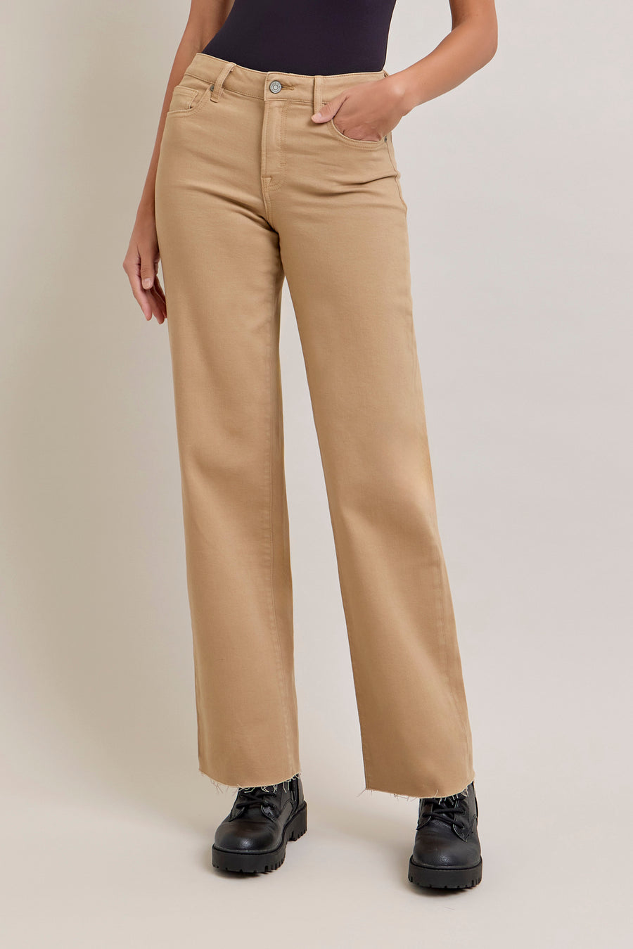 [LOGAN] ALMOND WASH CLEAN STRETCH 32" INSEAM DAD JEAN
