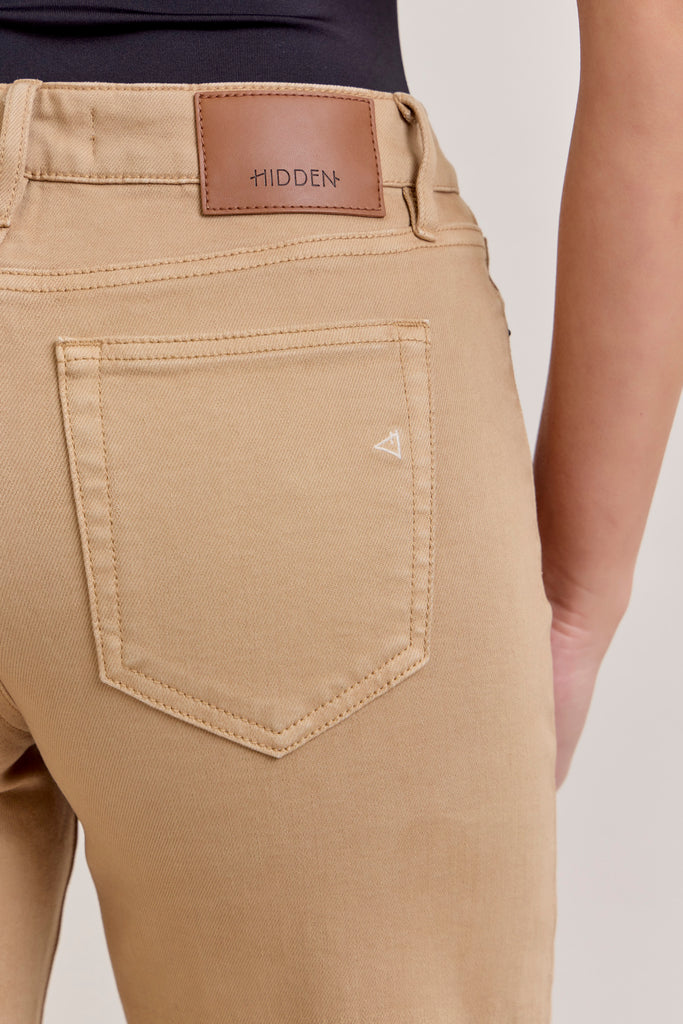 [LOGAN] ALMOND WASH CLEAN STRETCH 32" INSEAM DAD JEAN