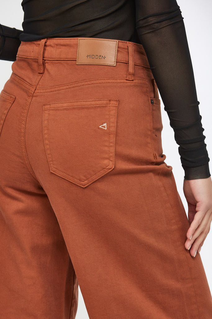 [NORI] RUST COLORED CLEAN STRETCH 28" INSEAM WIDELEG