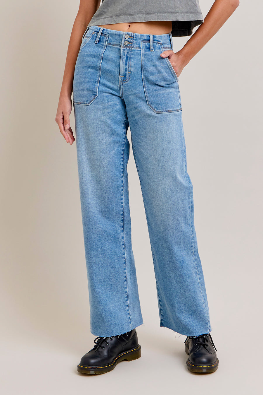 [LOGAN] MEDIUM TWO BUTTON PATCH POCKET DAD JEAN