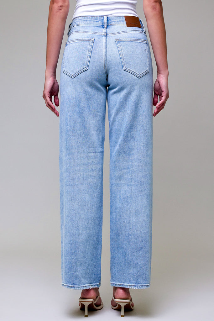 [LOGAN] Light Wash Clean Low Rise Dad Jean