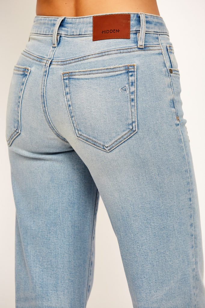 [LOGAN] LIGHT WASH CLEAN LOW RISE DAD JEAN