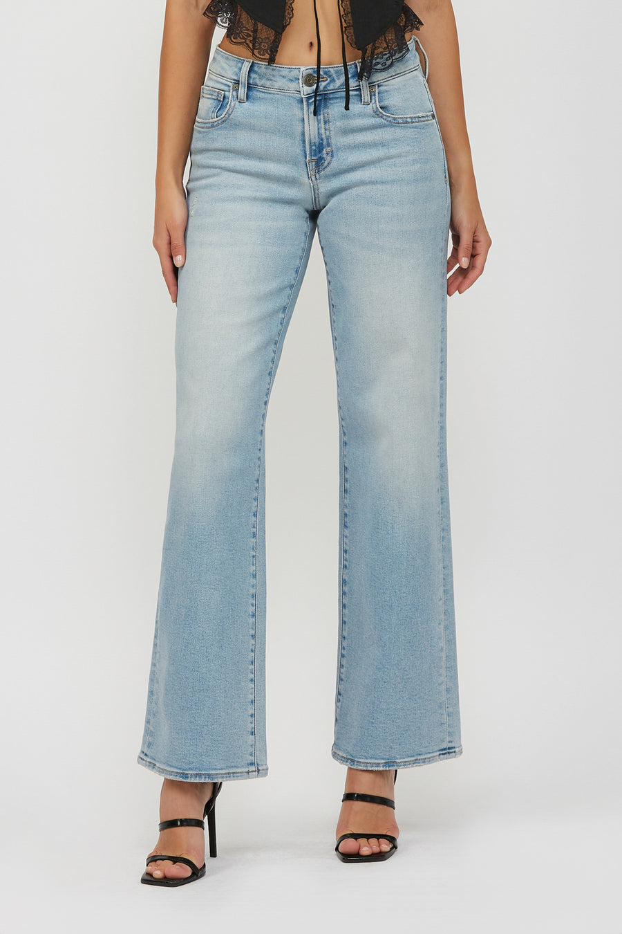 [LOGAN] LIGHT WASH CLEAN LOW RISE DAD JEAN