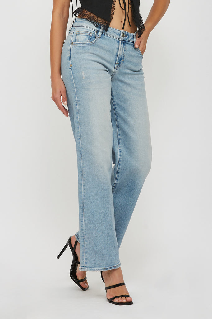 [LOGAN] LIGHT WASH CLEAN LOW RISE DAD JEAN