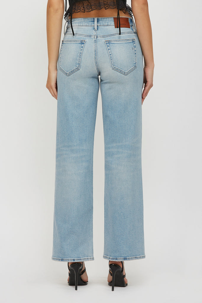 [LOGAN] LIGHT WASH CLEAN LOW RISE DAD JEAN
