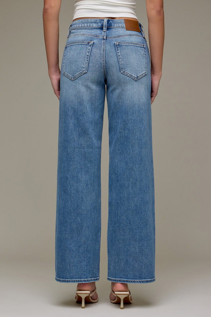 [LOGAN] Medium Dark Mid Rise Stretch 32" Inseam Dad Jean