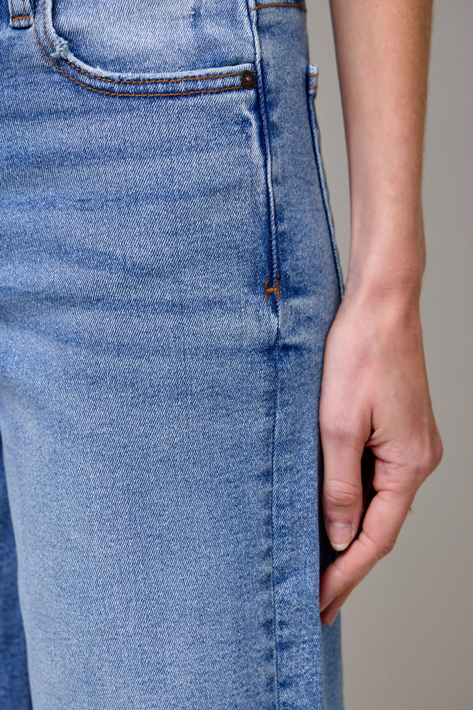 [LOGAN] MEDIUM WASH CLEAN STRETCH 32" INSEAM DAD JEAN