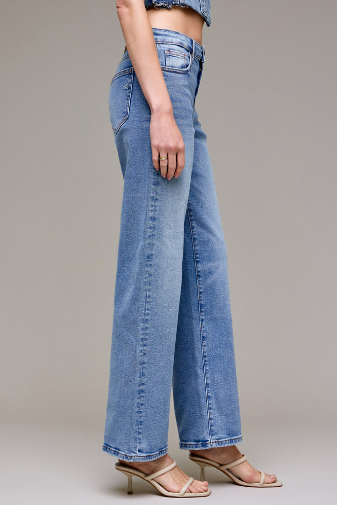 [LOGAN] MEDIUM WASH CLEAN STRETCH 32" INSEAM DAD JEAN