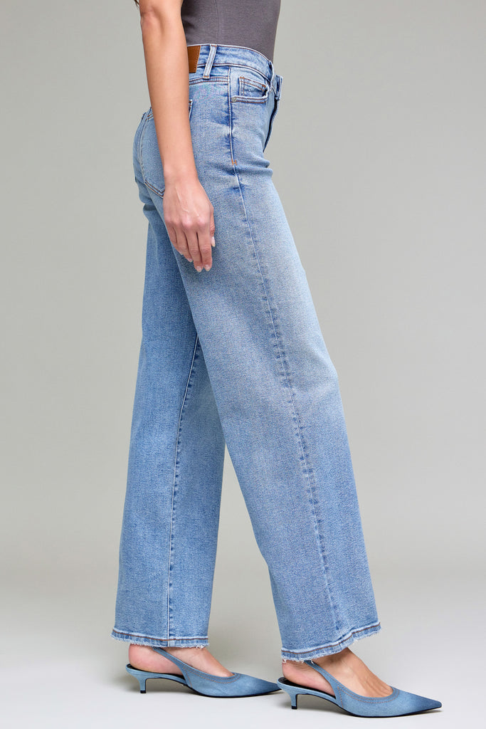 [LOGAN] MEDIUM WASH CLEAN STRETCH 32" INSEAM DAD JEAN