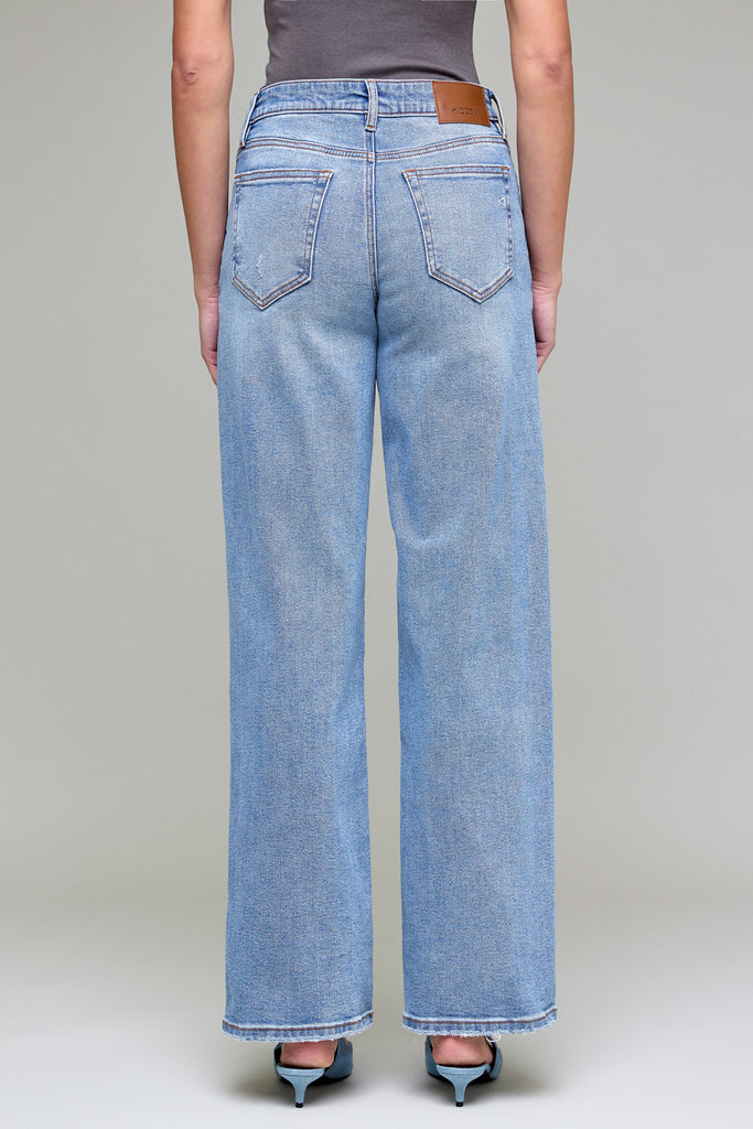[LOGAN] MEDIUM WASH CLEAN STRETCH 32" INSEAM DAD JEAN