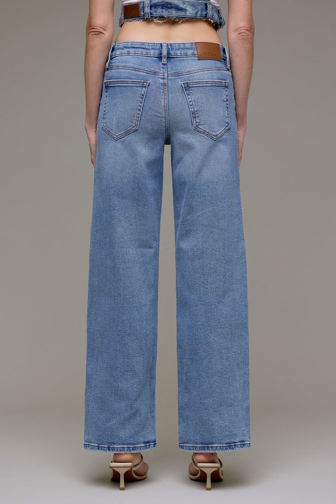 [LOGAN] MEDIUM WASH CLEAN STRETCH 32" INSEAM DAD JEAN