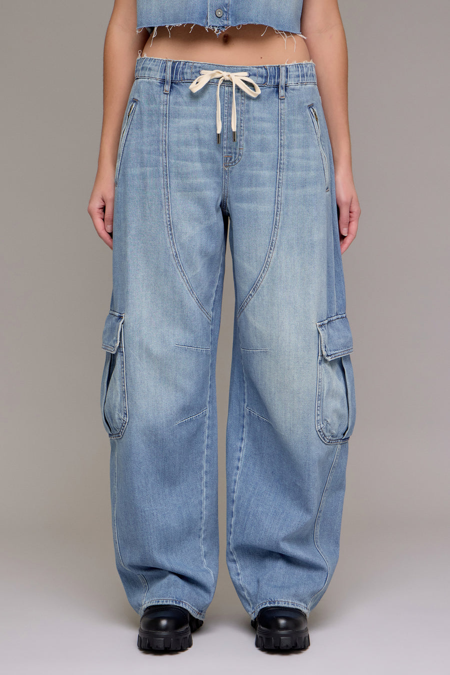 [SAMMIE] Light 32" Inseam Cargo Barrel Pull On Jean