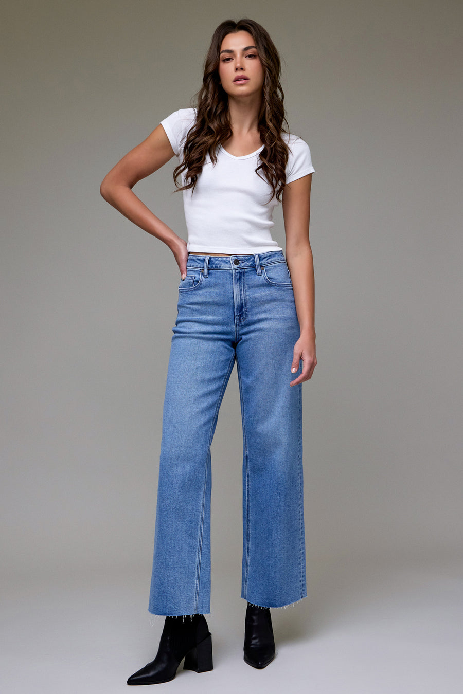 [LOGAN] Light Wash Clean Cut Stretch Dad Jean