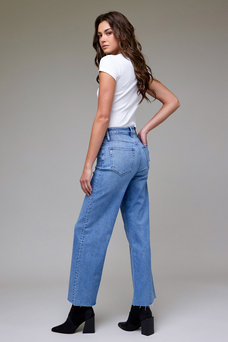 [LOGAN] Light Wash Clean Cut Stretch Dad Jean