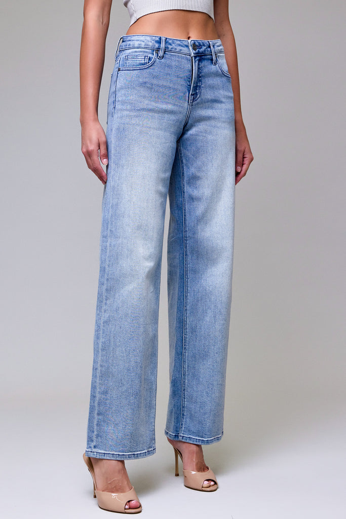 [LOGAN] Light Wash Clean Stretch Mid Rise Dad Jean