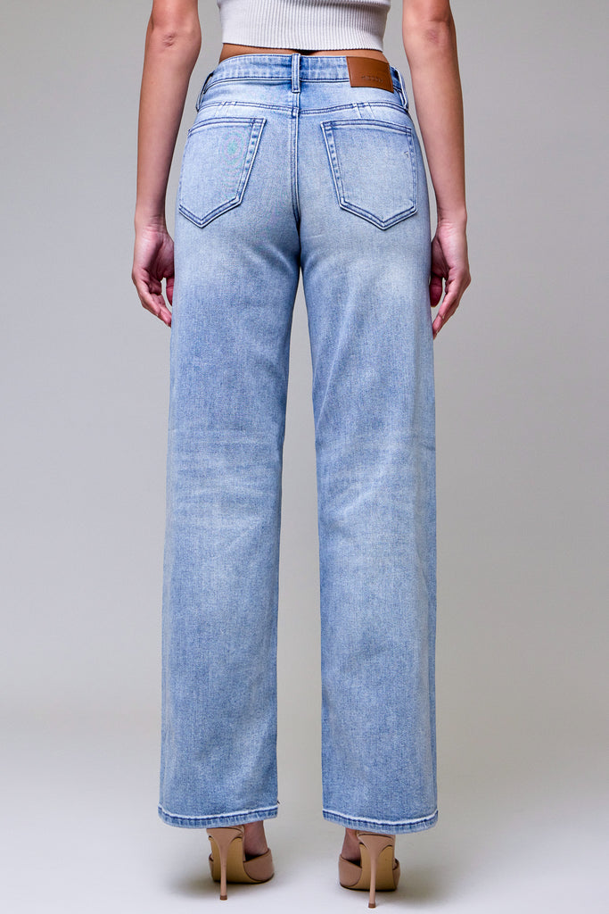 [LOGAN] Light Wash Clean Stretch Mid Rise Dad Jean