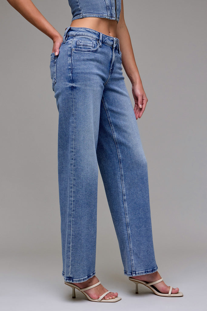 [LOGAN] Medium Wash Mid Rise Stretch Dad Jean