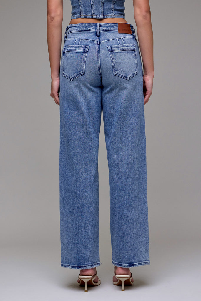 [LOGAN] Medium Wash Mid Rise Stretch Dad Jean