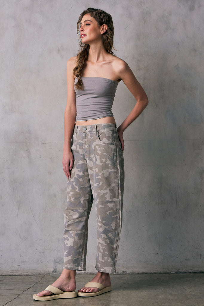 [SAMMIE] CAMO PRINT CROPPED BARREL JEANS