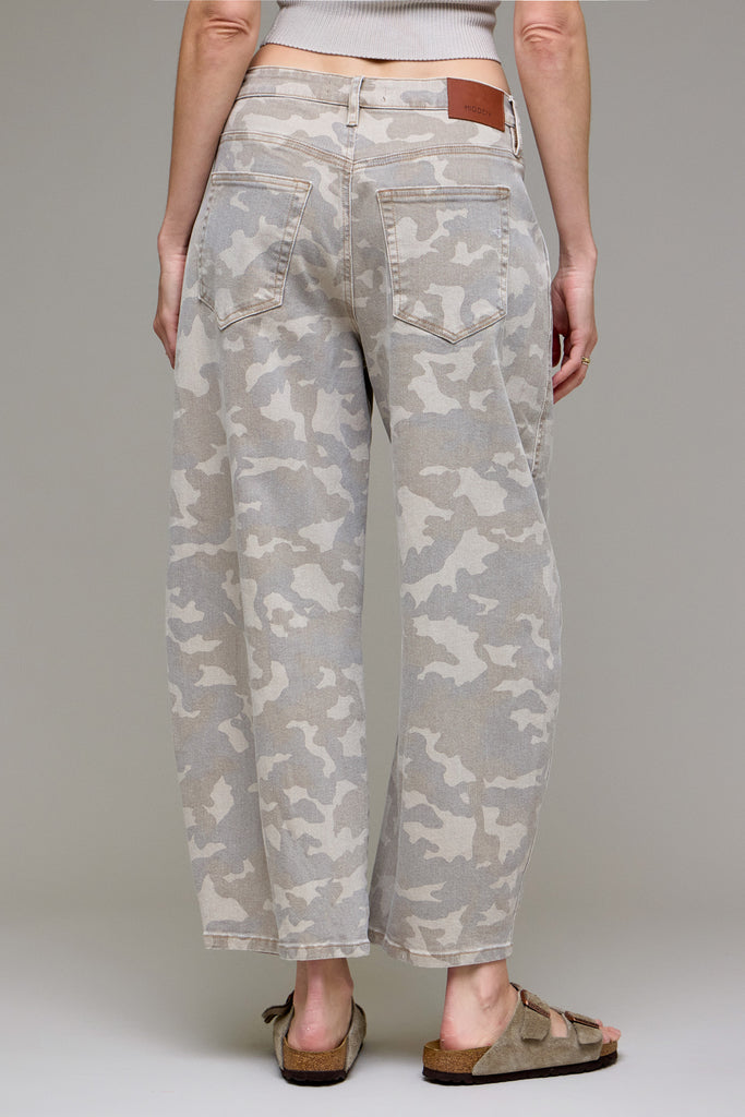 [SAMMIE] Tan Camo Cropped Barrel Jean
