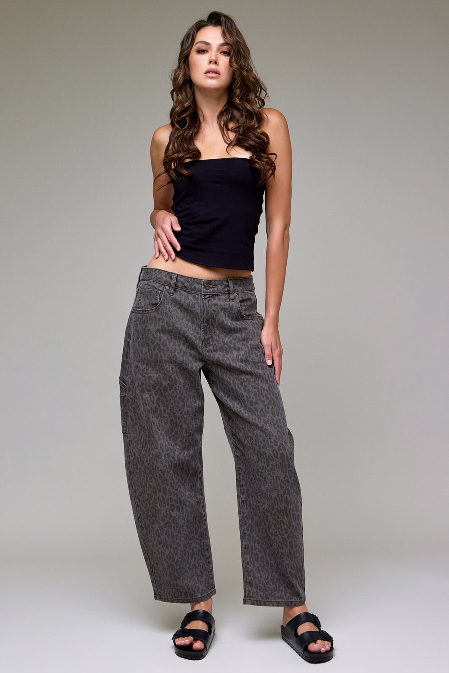 [SAMMIE] Brown Cheetah Cropped Carpenter Barrel Jean