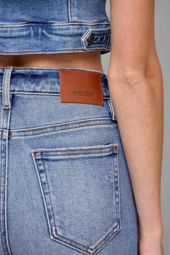 [LOGAN] Medium Dark Stretch 33" Inseam Dad Jean