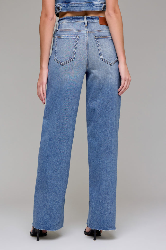 [LOGAN] Medium Dark Stretch 33" Inseam Dad Jean