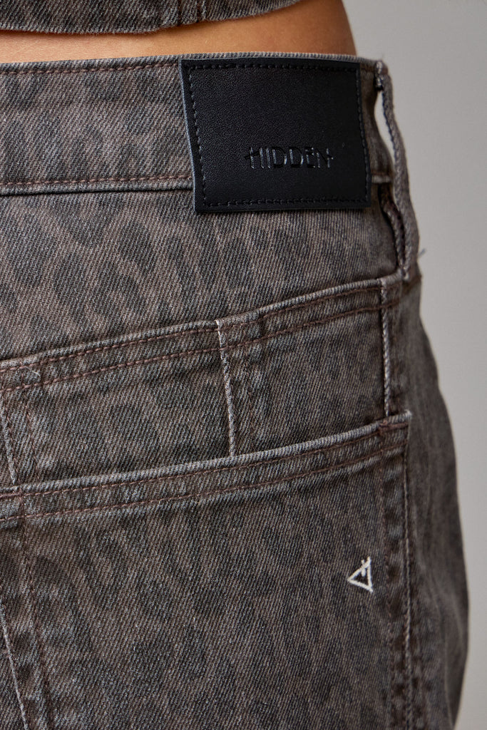 [SAMMIE] Brown Cheetah Seamed Barrel Jean