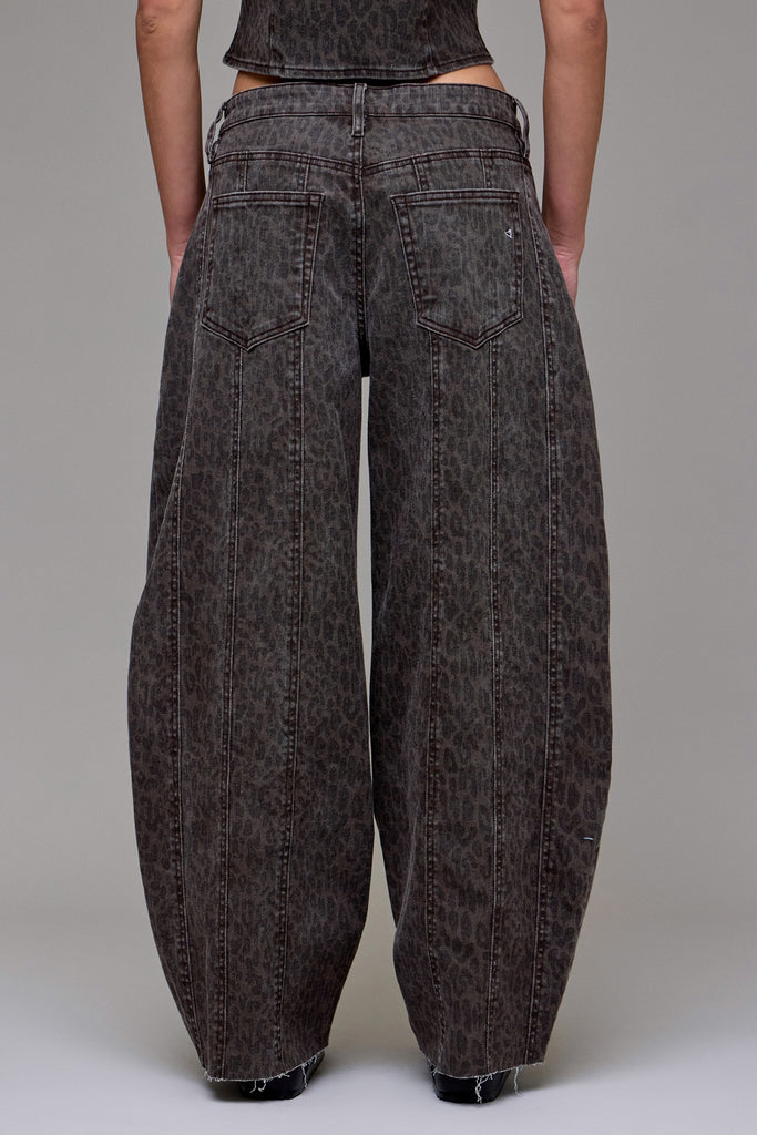 [SAMMIE] Brown Cheetah Seamed Barrel Jean