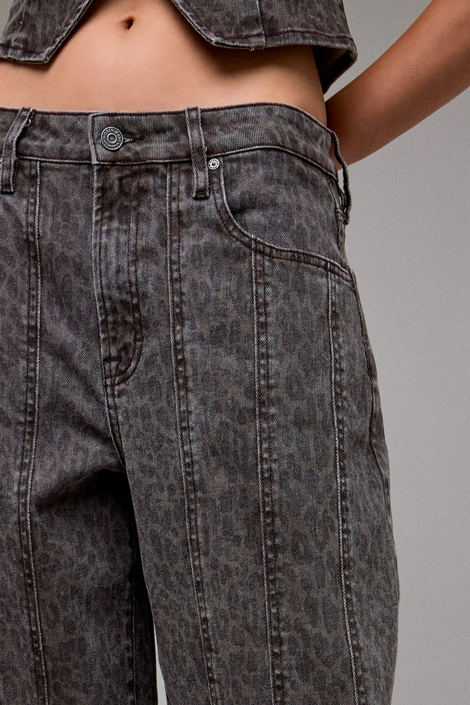 [SAMMIE] Brown Cheetah Seamed Barrel Jean