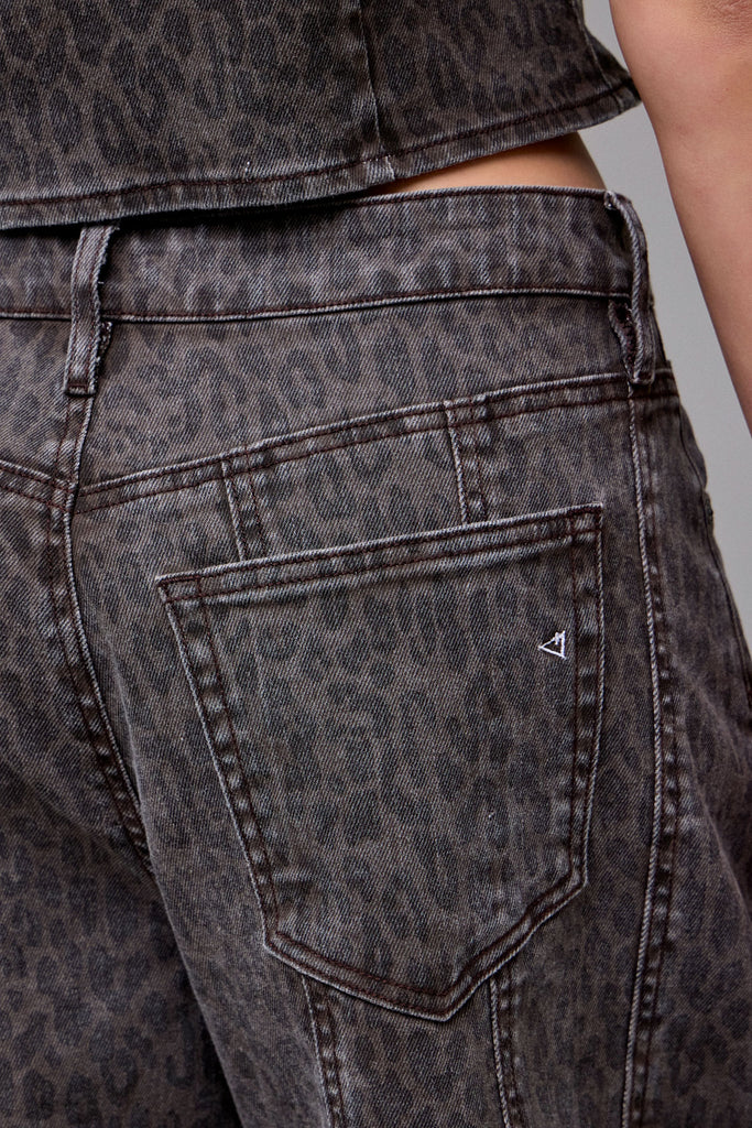 [SAMMIE] Brown Cheetah Seamed Barrel Jean