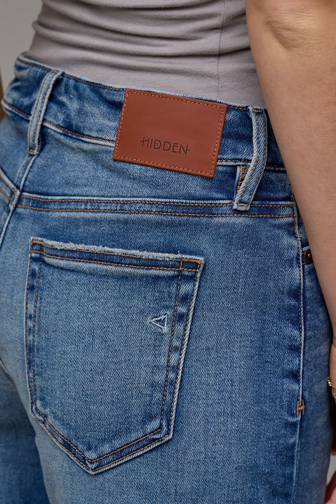 [LOGAN] Dark Vintage Mid Rise 31" Inseam Dad Jean