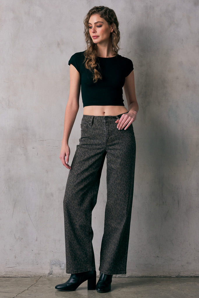 [LOGAN] CHEETAH PRINT DAD JEANS
