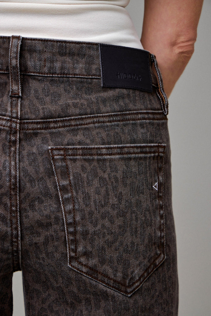 [LOGAN] Dark Brown Cheetah High Rise Dad Jean