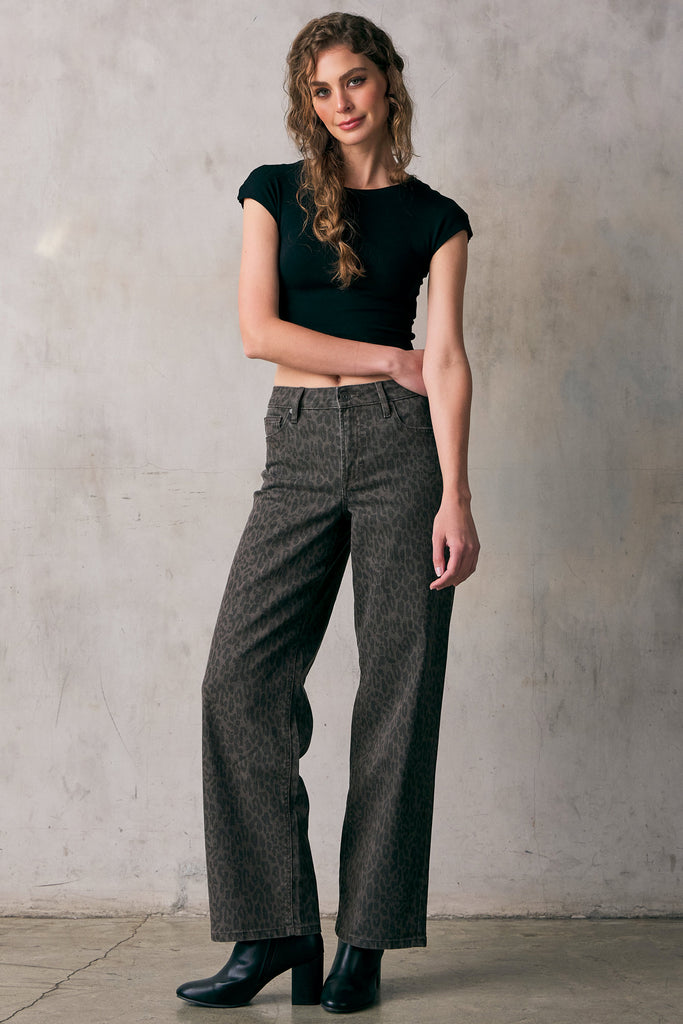 [LOGAN] CHEETAH PRINT DAD JEANS