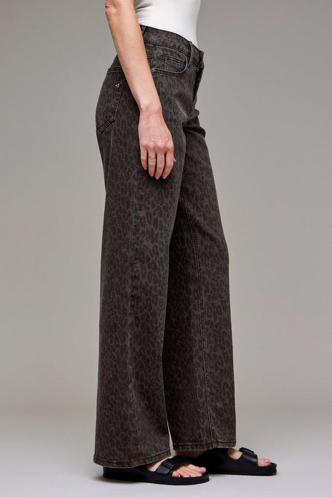 [LOGAN] Dark Brown Cheetah High Rise Dad Jean