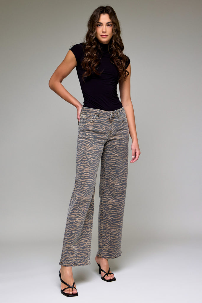 [LOGAN] Tiger Print High Rise Dad Jean